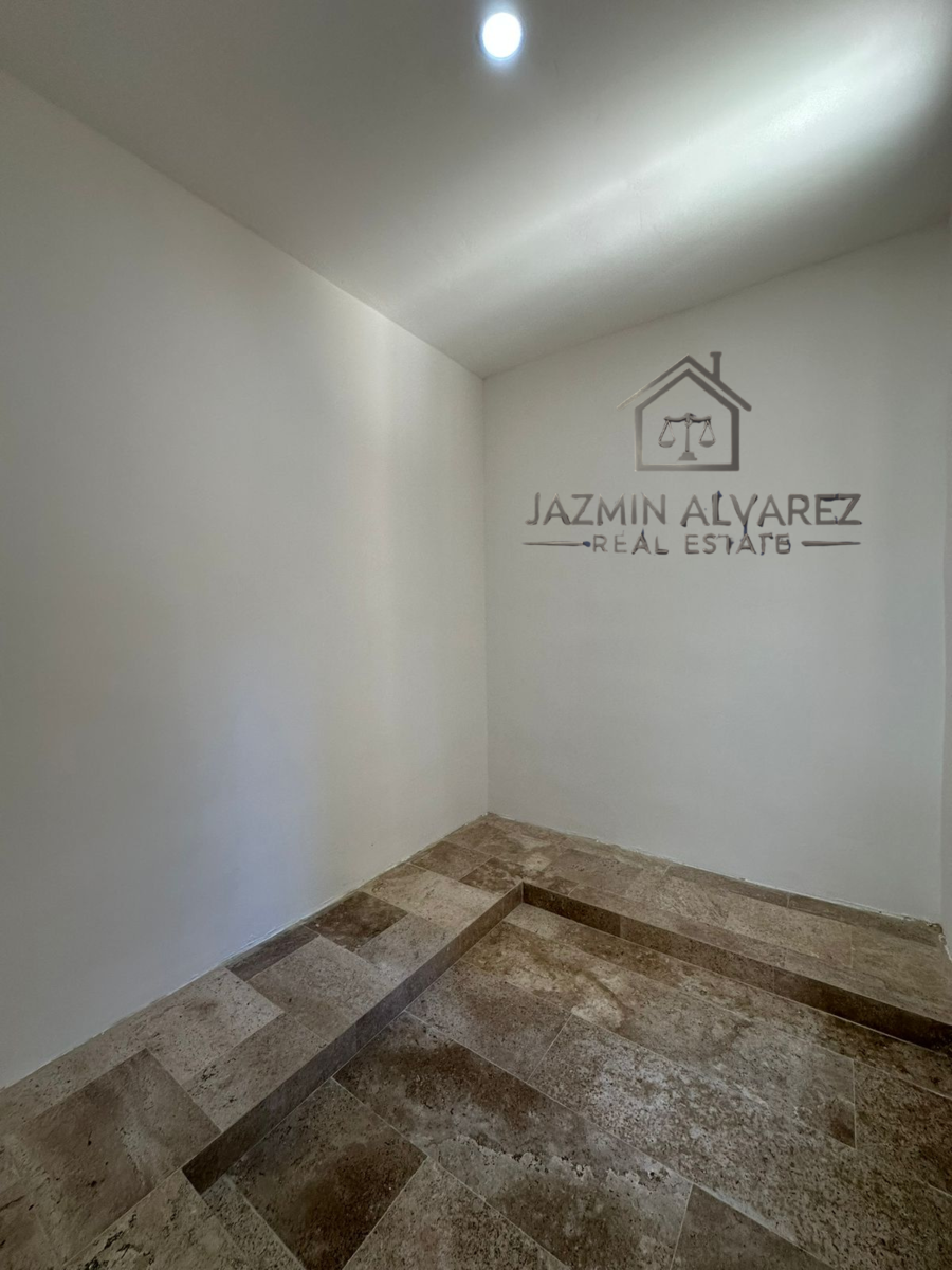 11 of 18: WALKING CLOSET