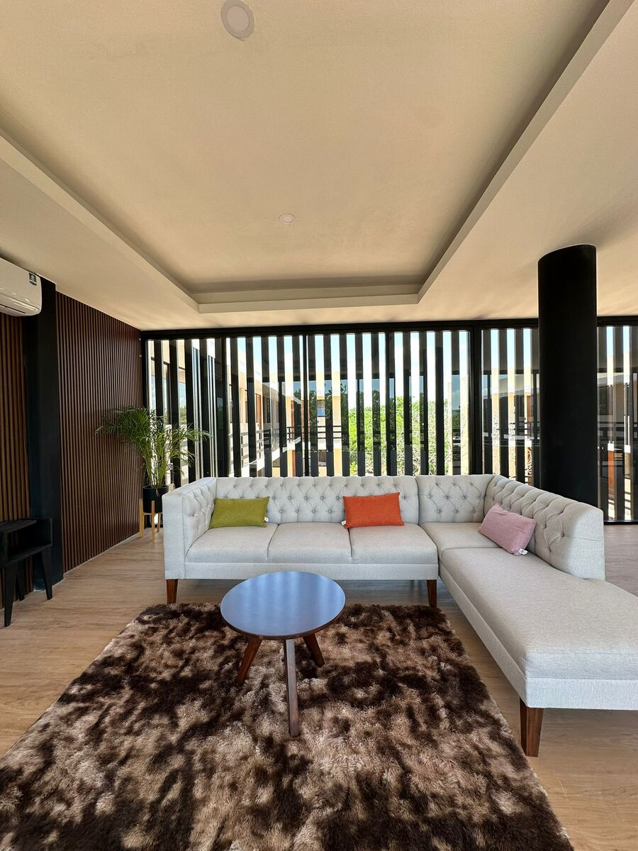 16 of 18: SALON DE JUEGOS