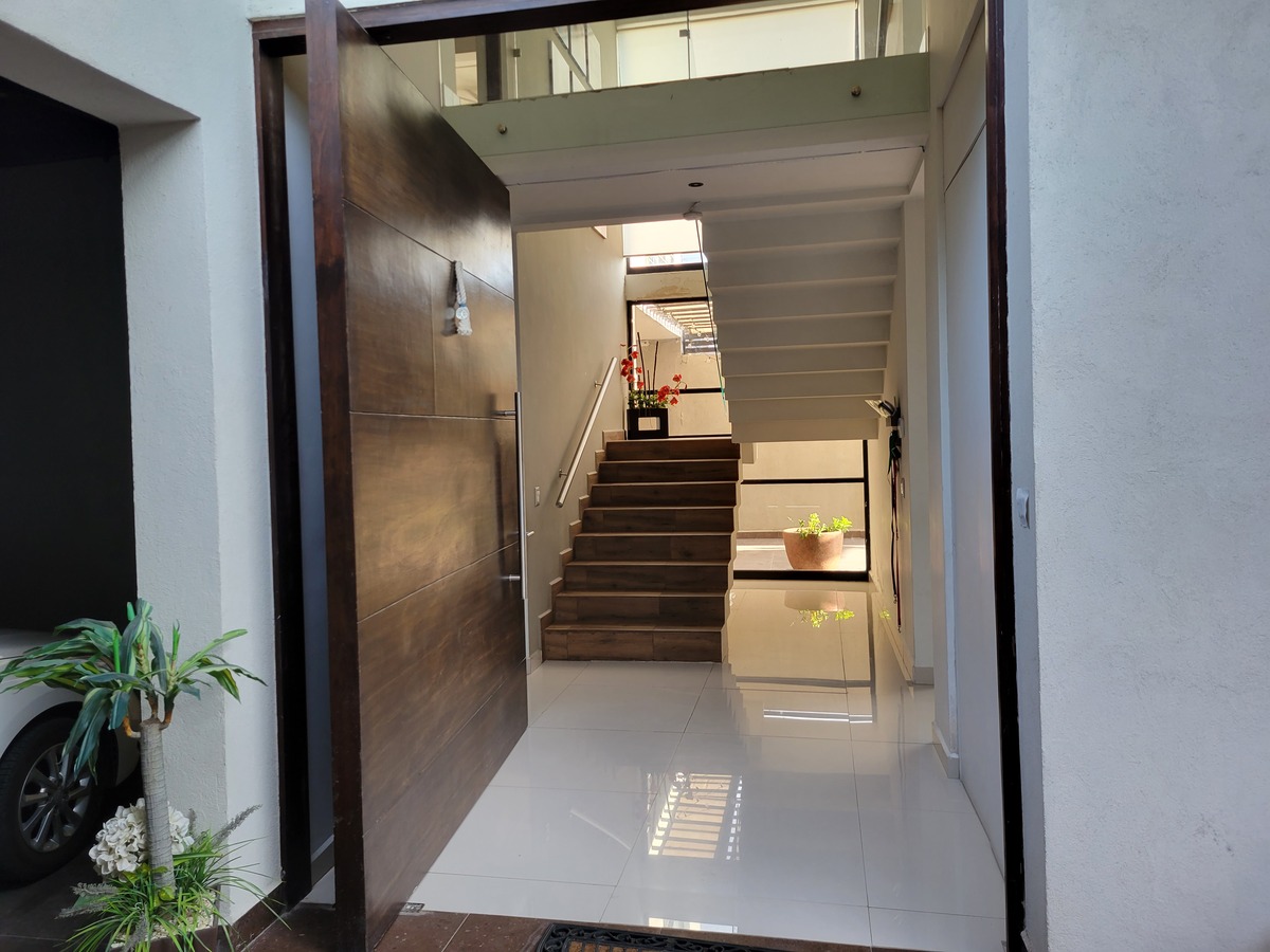 3 de 34: Entrada principal