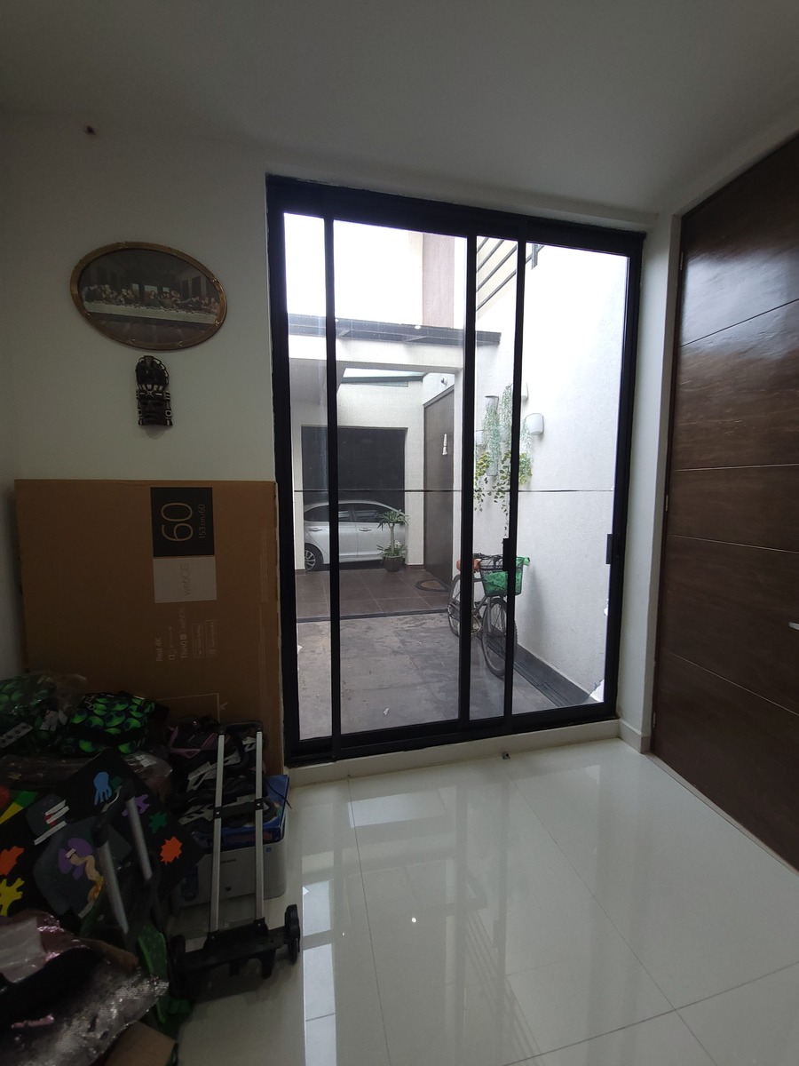 6 de 34: Oficina con entrada independiente