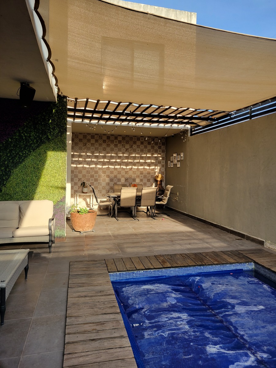 17 de 34: Sala exterior