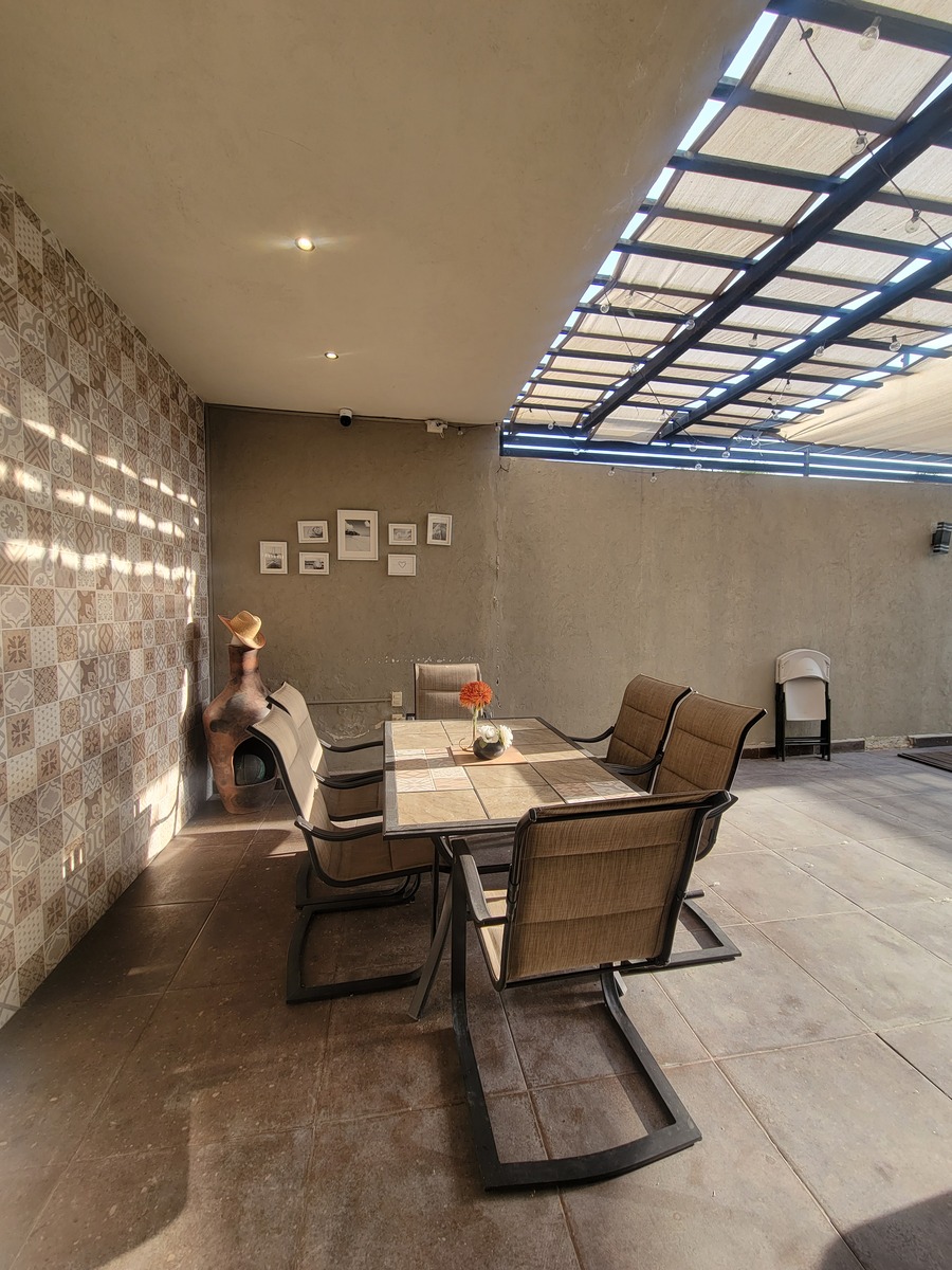 16 de 34: Sala exterior