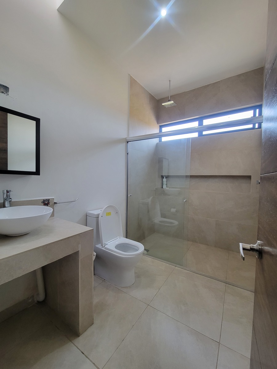 26 de 34: Baño completo recámara secundaria 1