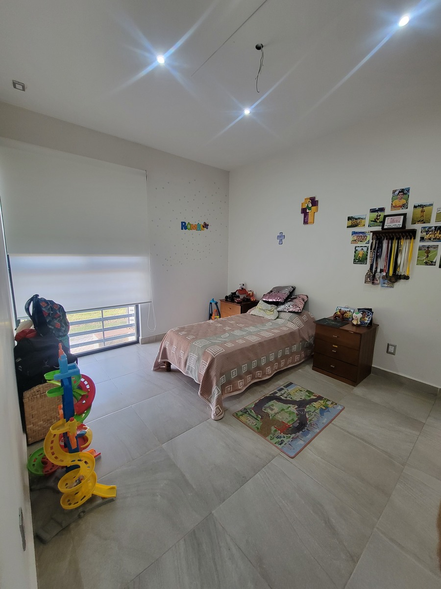 24 de 34: Recámara secundaria 1