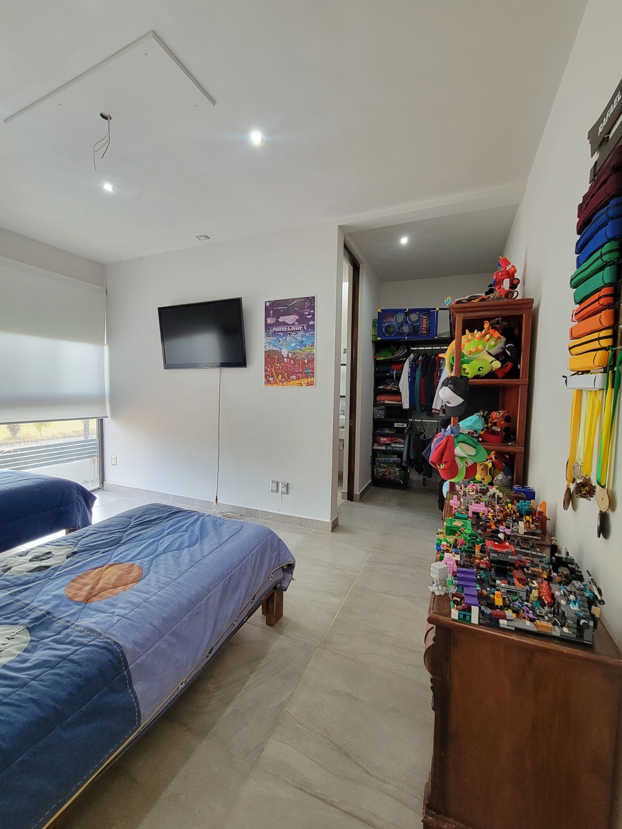 29 de 34: Recámara secundaria 2 y walk in closet