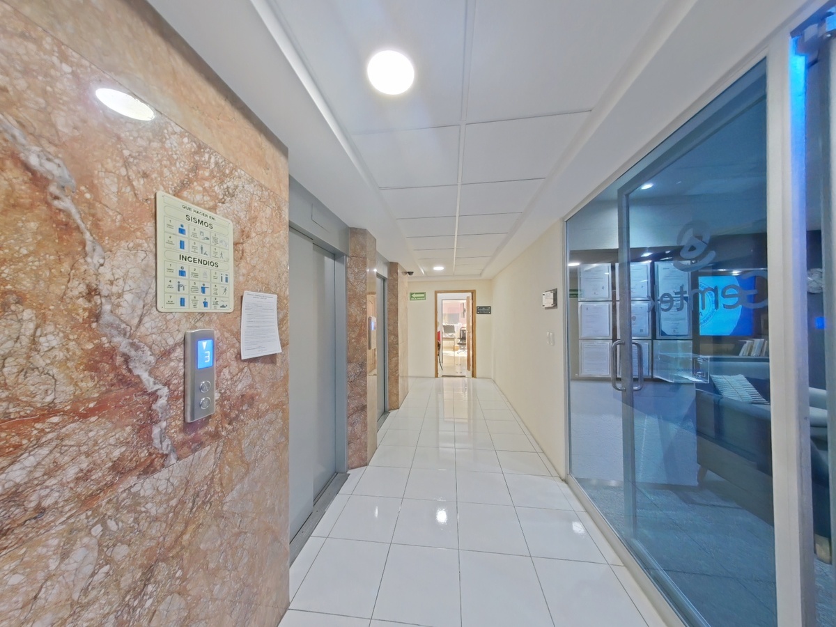 19 de 26: elevadores, pasillo, acceso