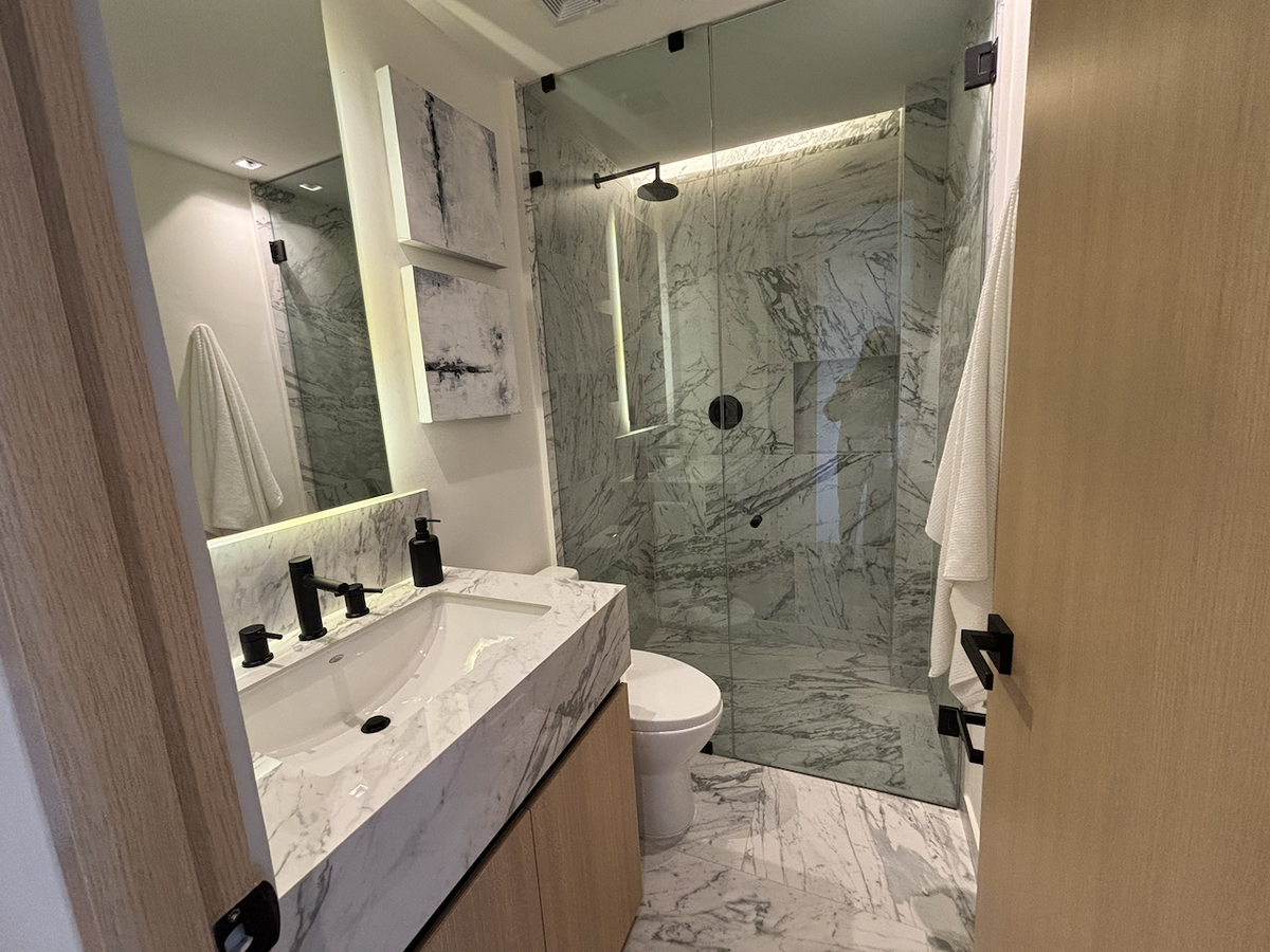 12 de 43: Baño cuarto 1