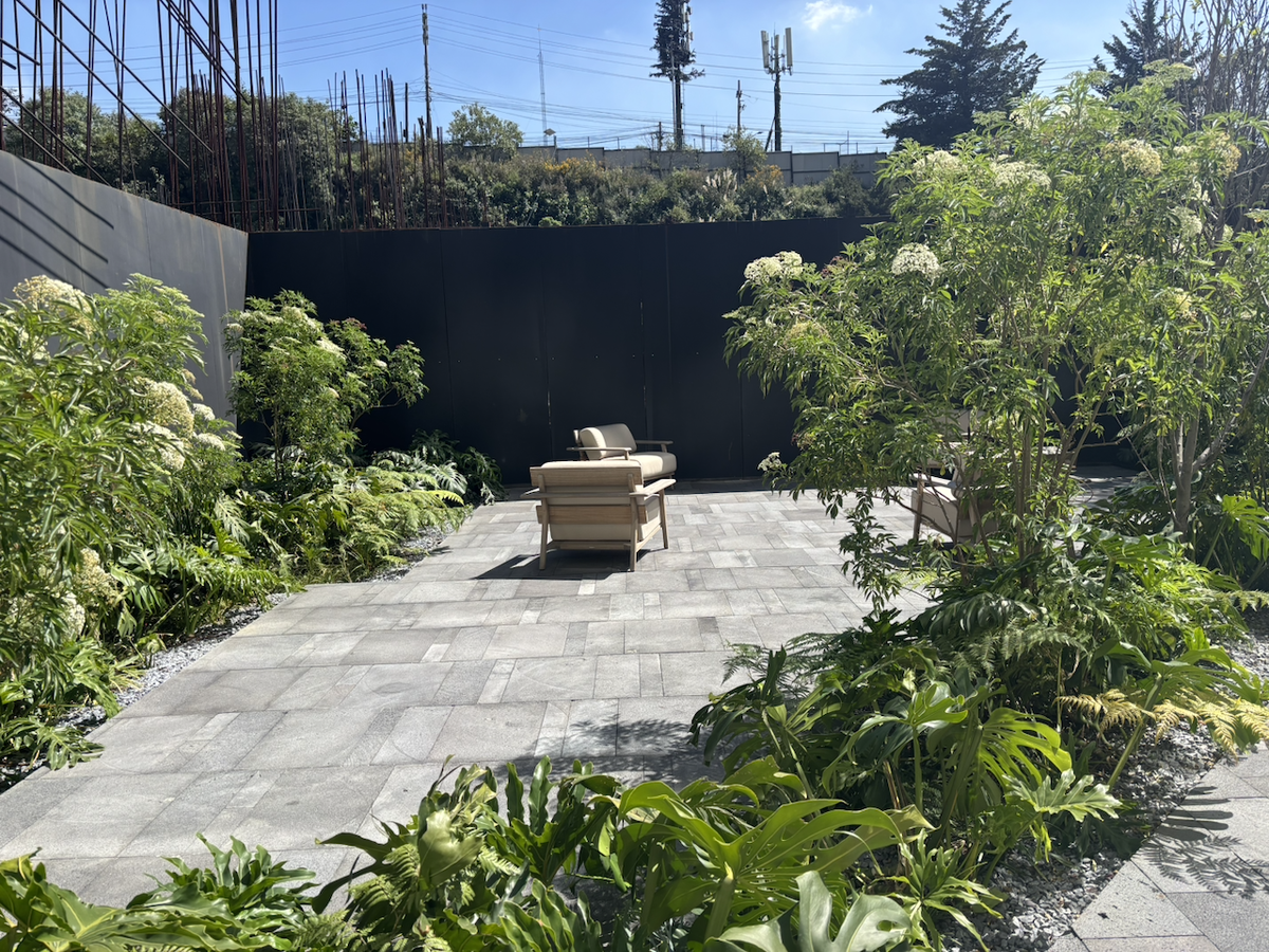 31 de 43: Terraza business center