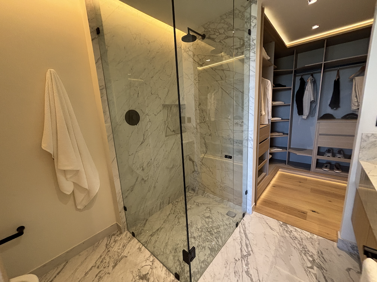 16 de 43: baño cuarto principal