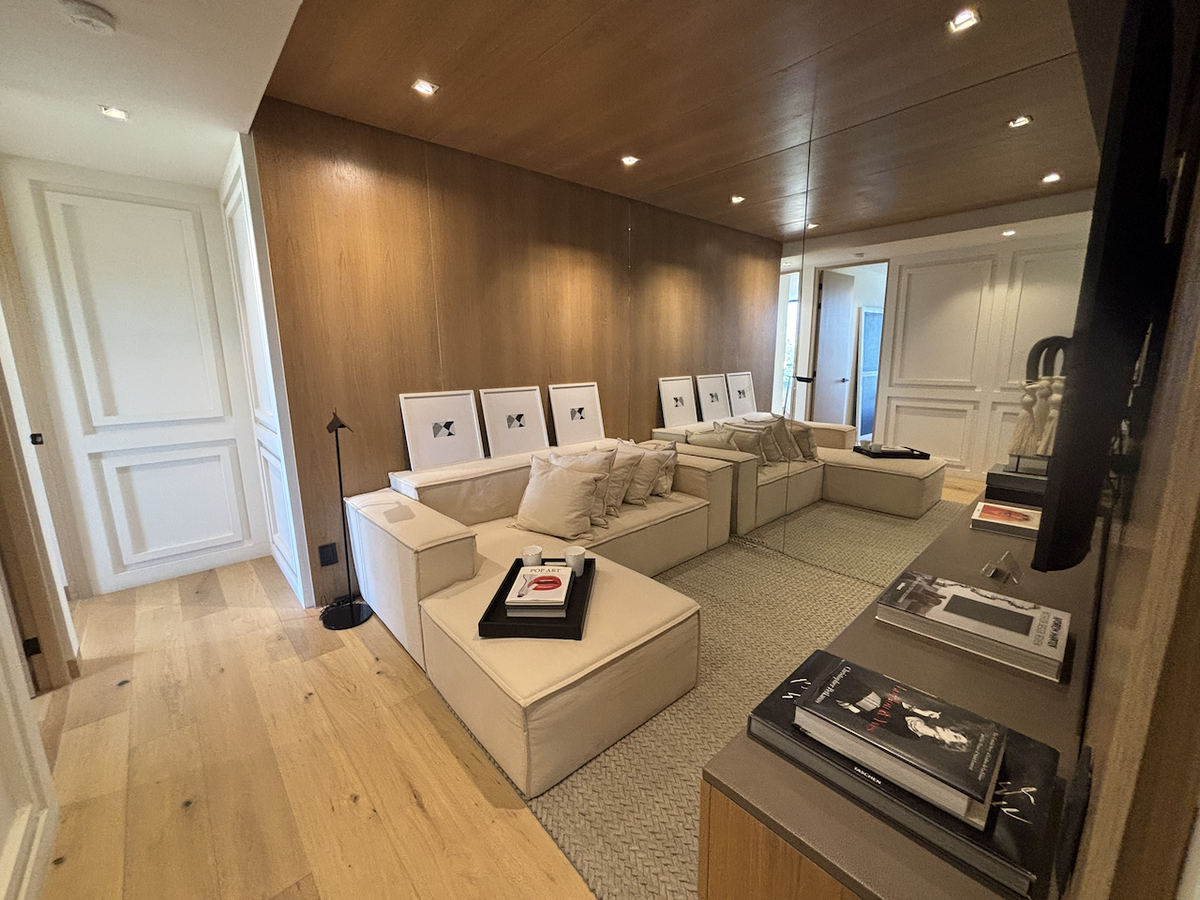 9 de 43: family room