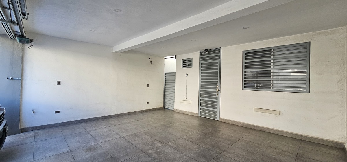 3 de 18: Cochera para dos autos