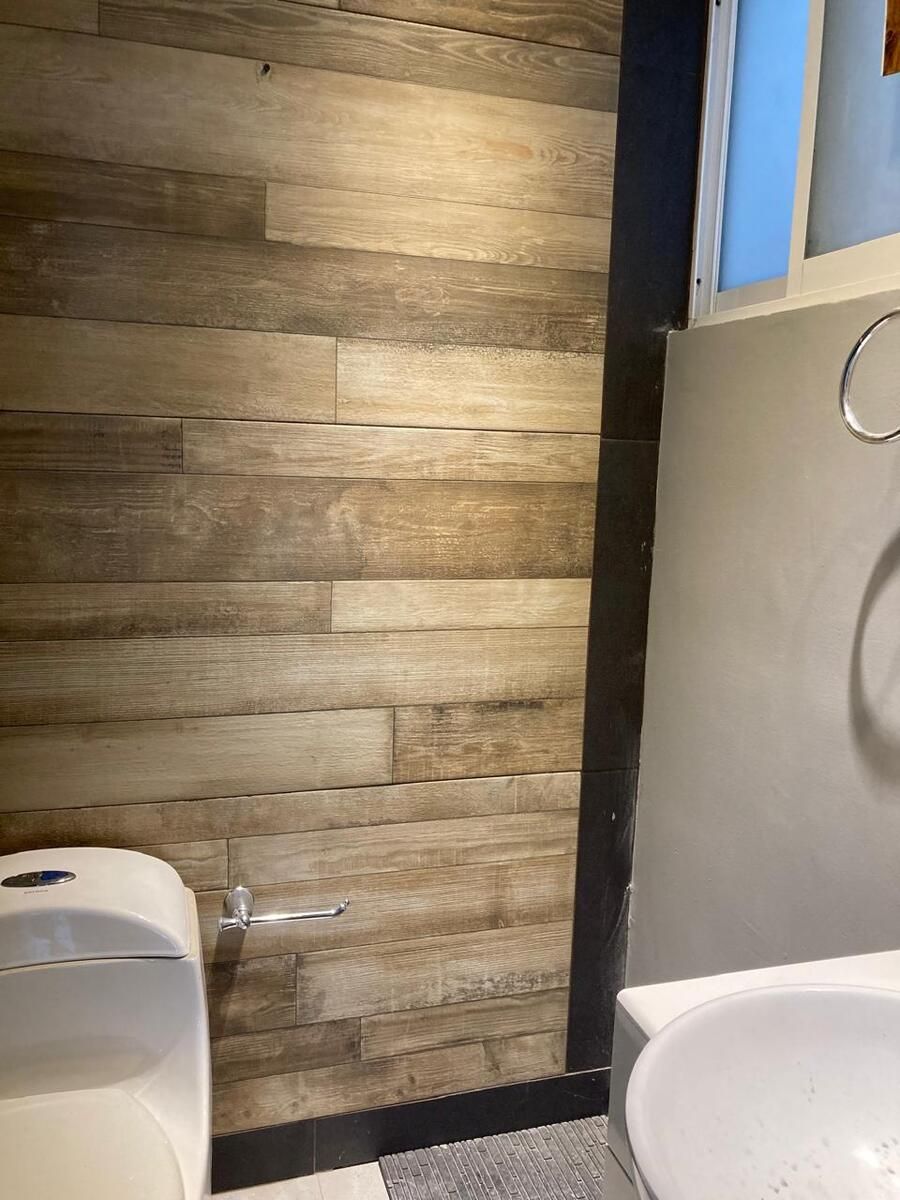 3 de 27: Medio baño de visitas