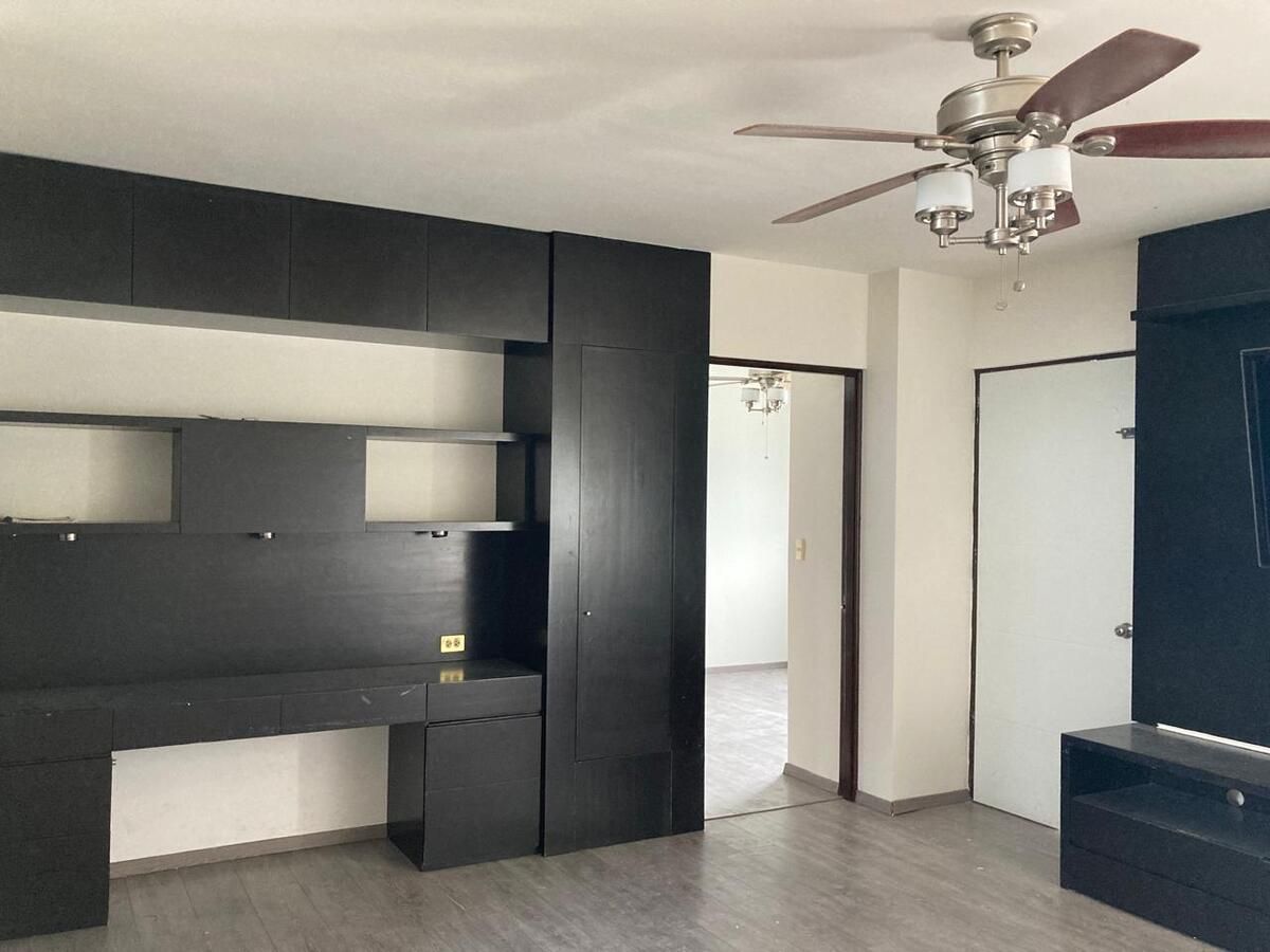 10 de 27: Estancia de T.V.