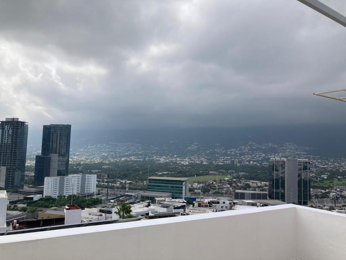 12 de 27: Terraza con balcón