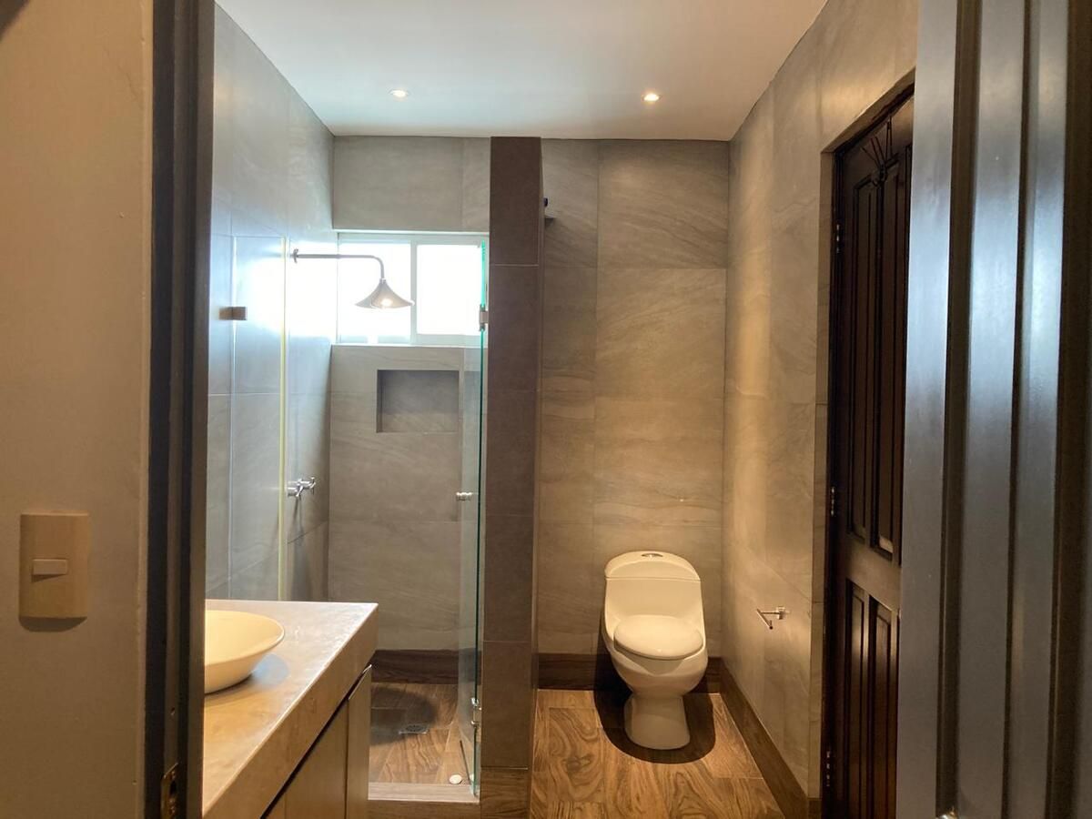 16 de 27: Baño recámara principal