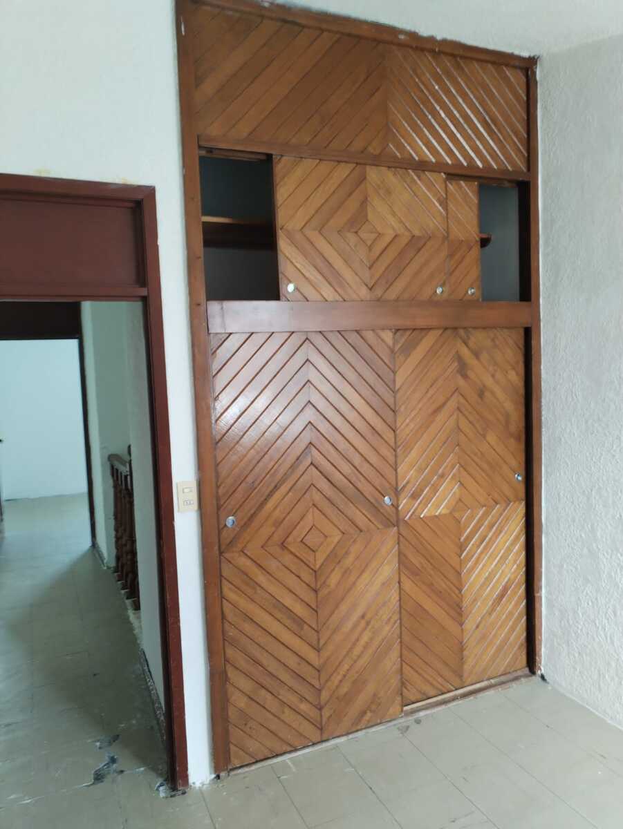 13 of 20: Closet de recamara 2