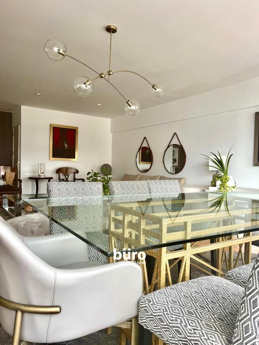 2 de 13: Iluminado Comedor