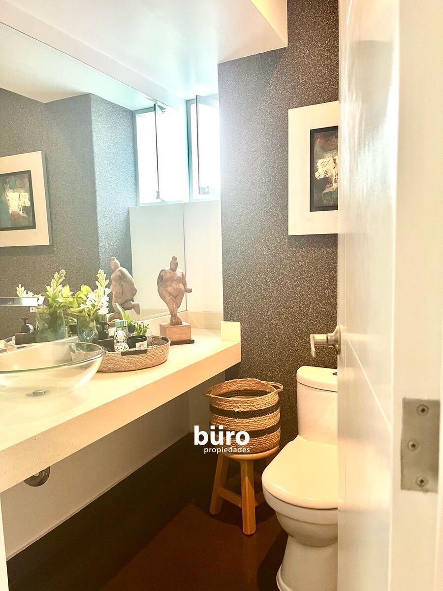 9 de 13: Baño de Visita