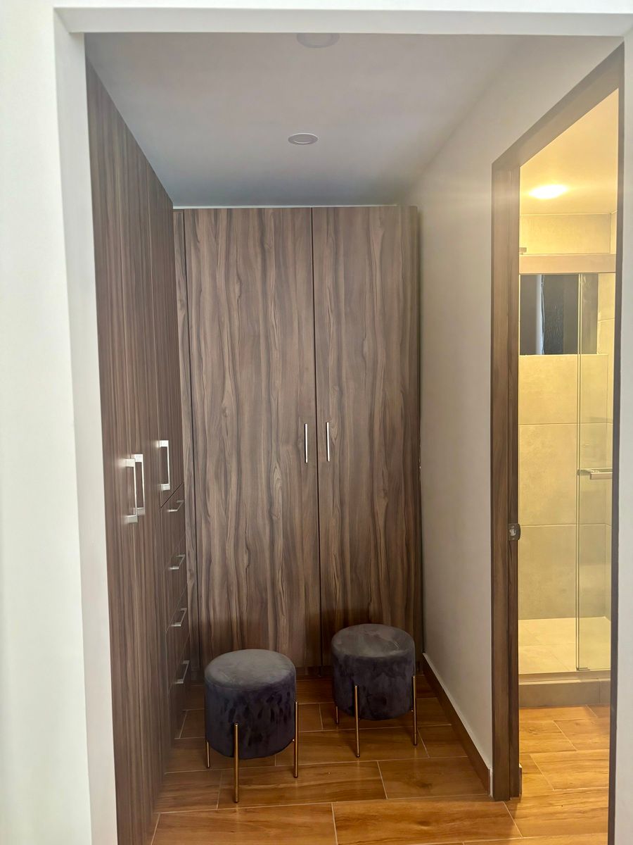 7 de 10: Vestidor recámara principal