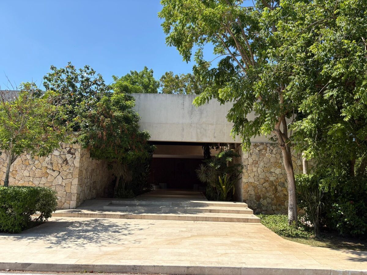 16 de 27: Entrada Casa Club