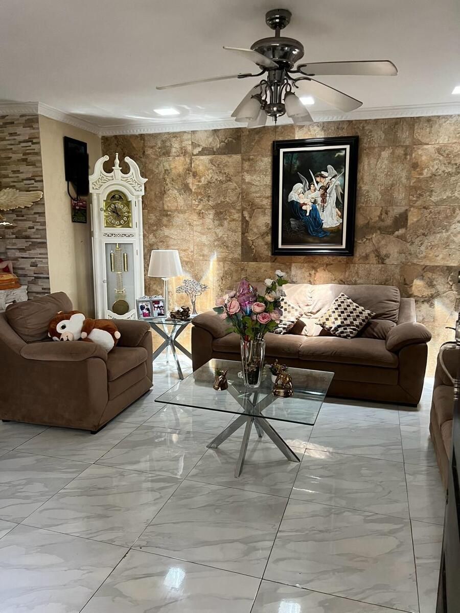 6 de 35: Sala principal