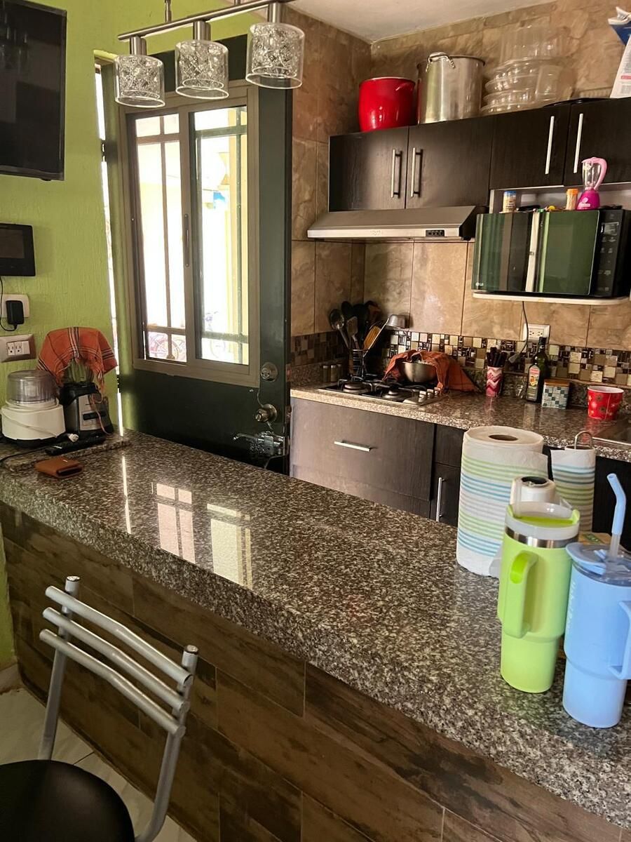 14 de 35: Cocina desayunador