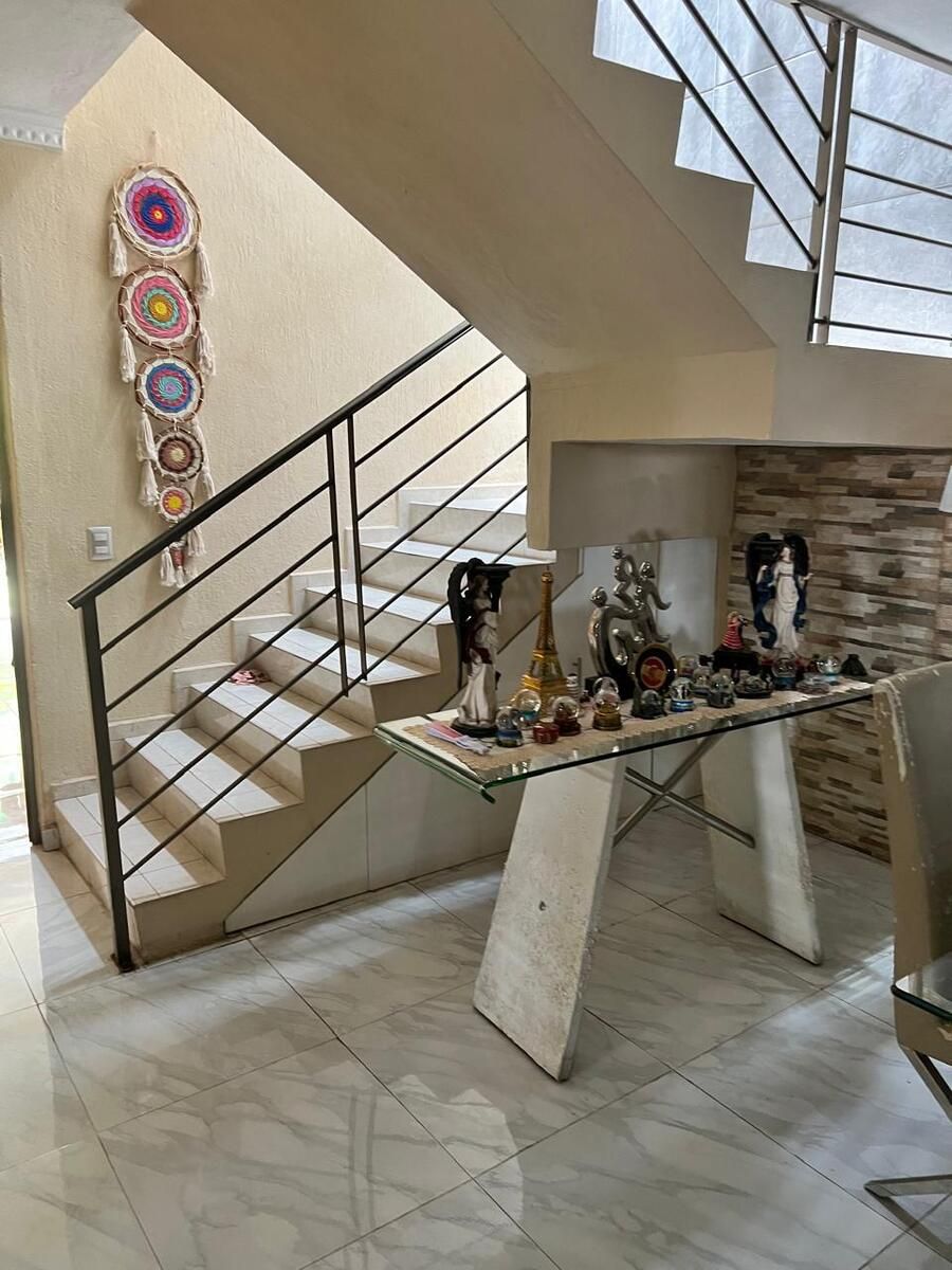 19 de 35: Escaleras interiores