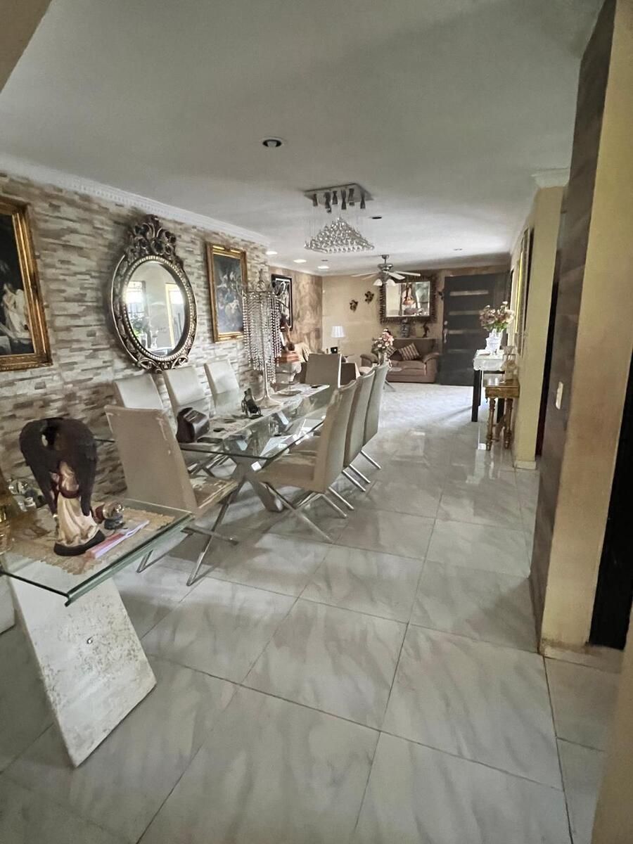 1 de 35: Vista de Comedor