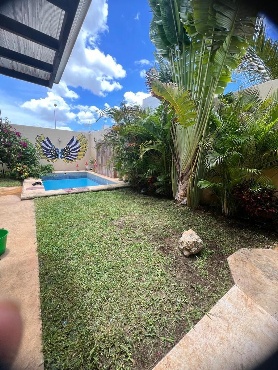 3 de 35: Área de jardin y alberca