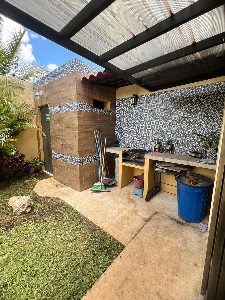 15 de 35: Área de asador y baño
Exterior