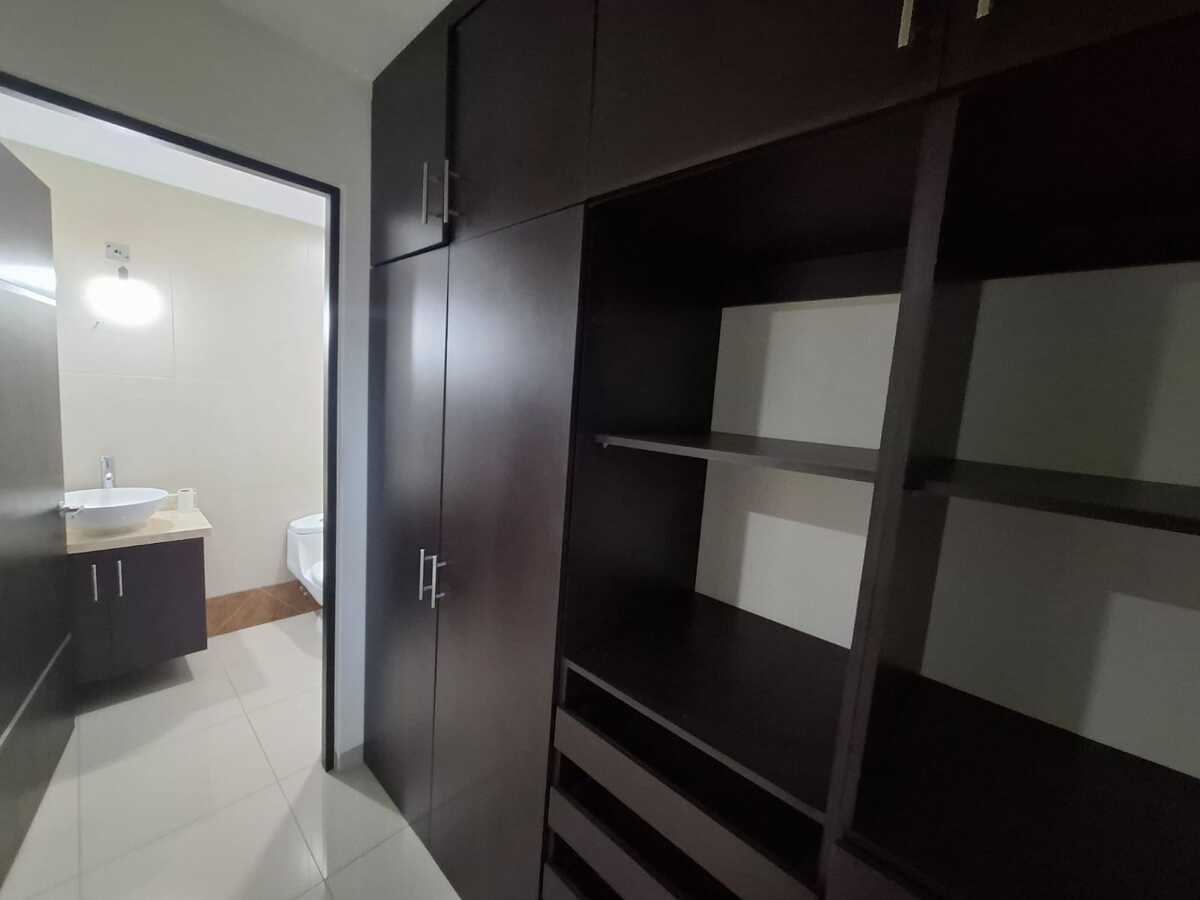 2 de 17: 1ER RECAMARA CON CLOSET Y BAÑO.