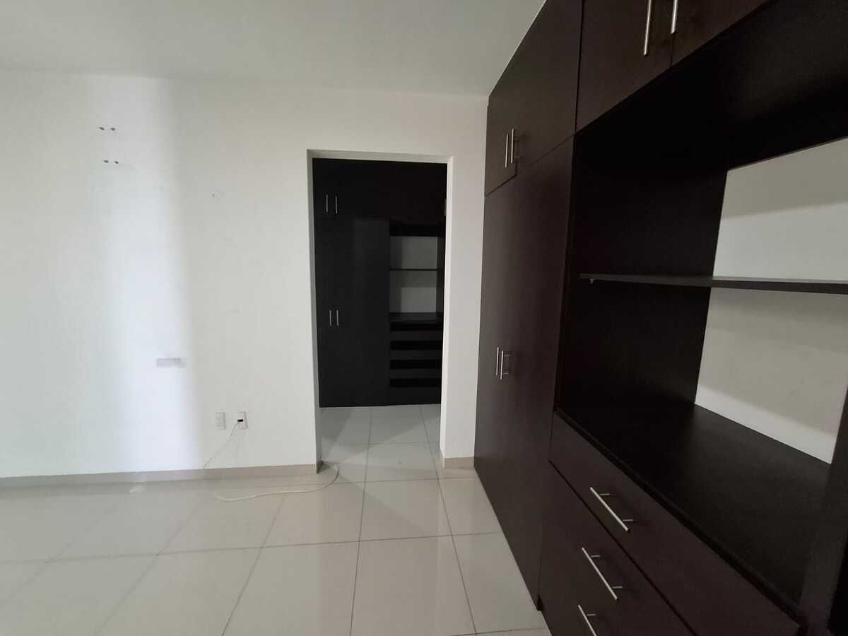 3 de 17: 2A. RECAMARA CON CLOSET Y BAÑO