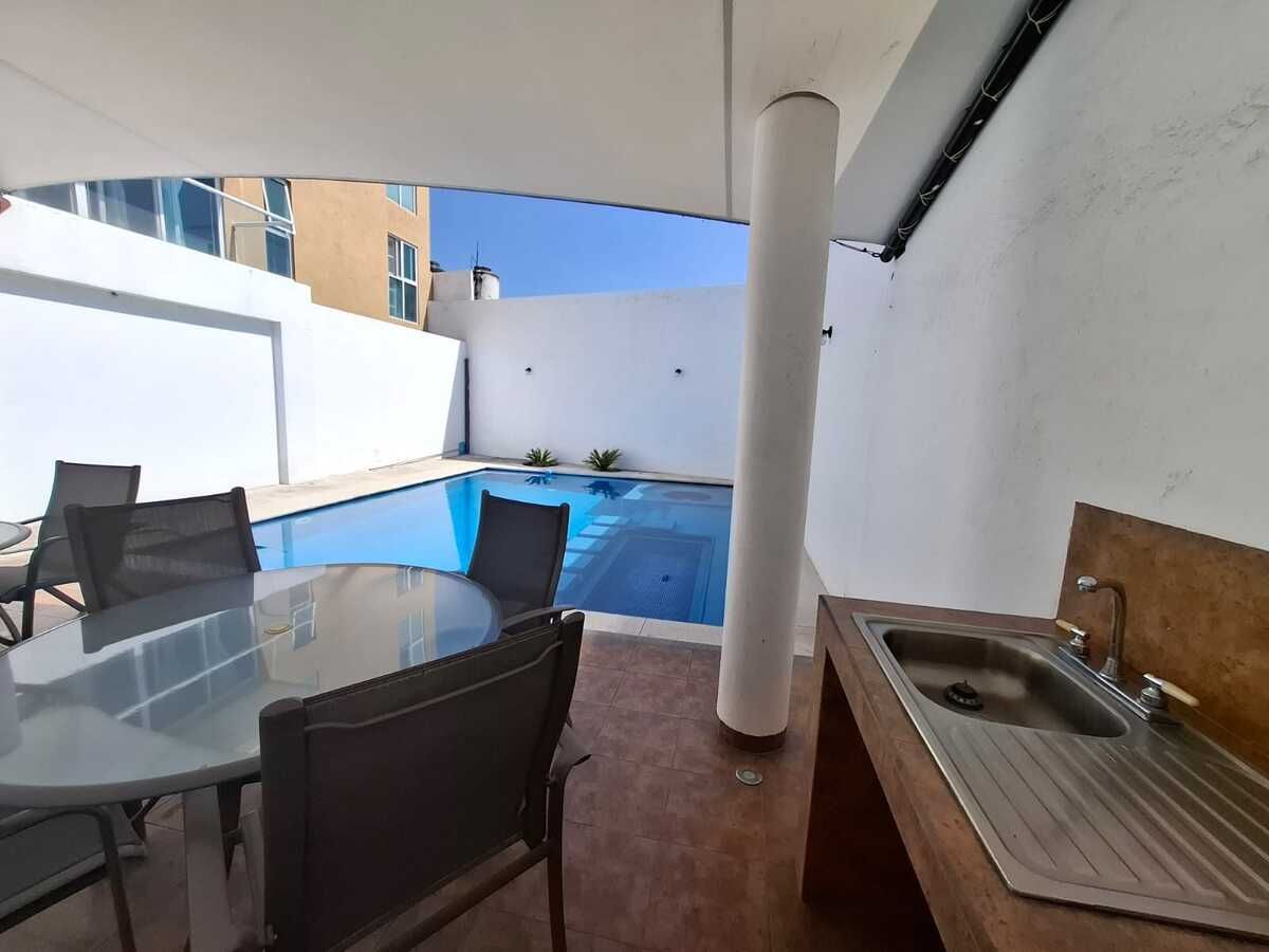 13 de 17: PALAPA TECHADA"LOZA" BARRA FORRADA, TARJA.