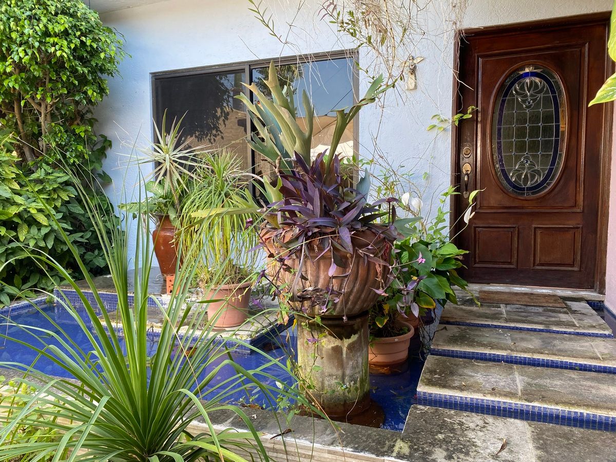 7 de 45: Otra fuente te recibe a la entrada principal