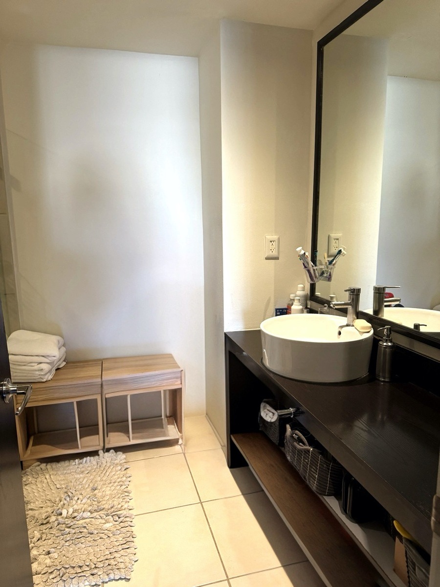 13 of 22: Baño recámara principal