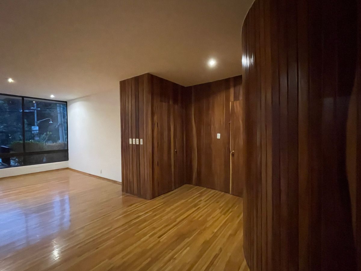 5 de 26: Entrada Principal-Departamento