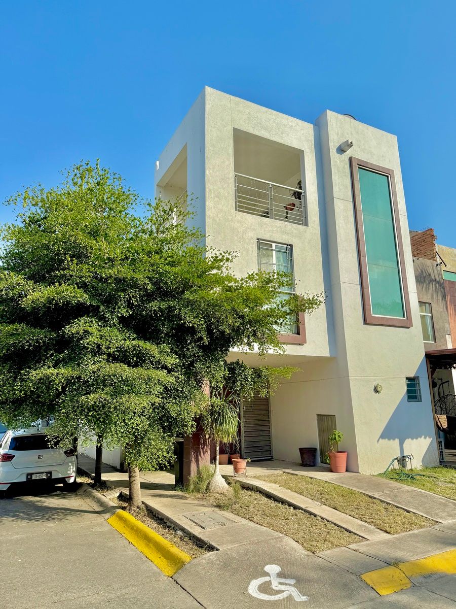 🏠 HOUSE FOR SALE 🏠 3 LEVELS IN VILLAS DE SAN MARTIN 🏡 - foto 2