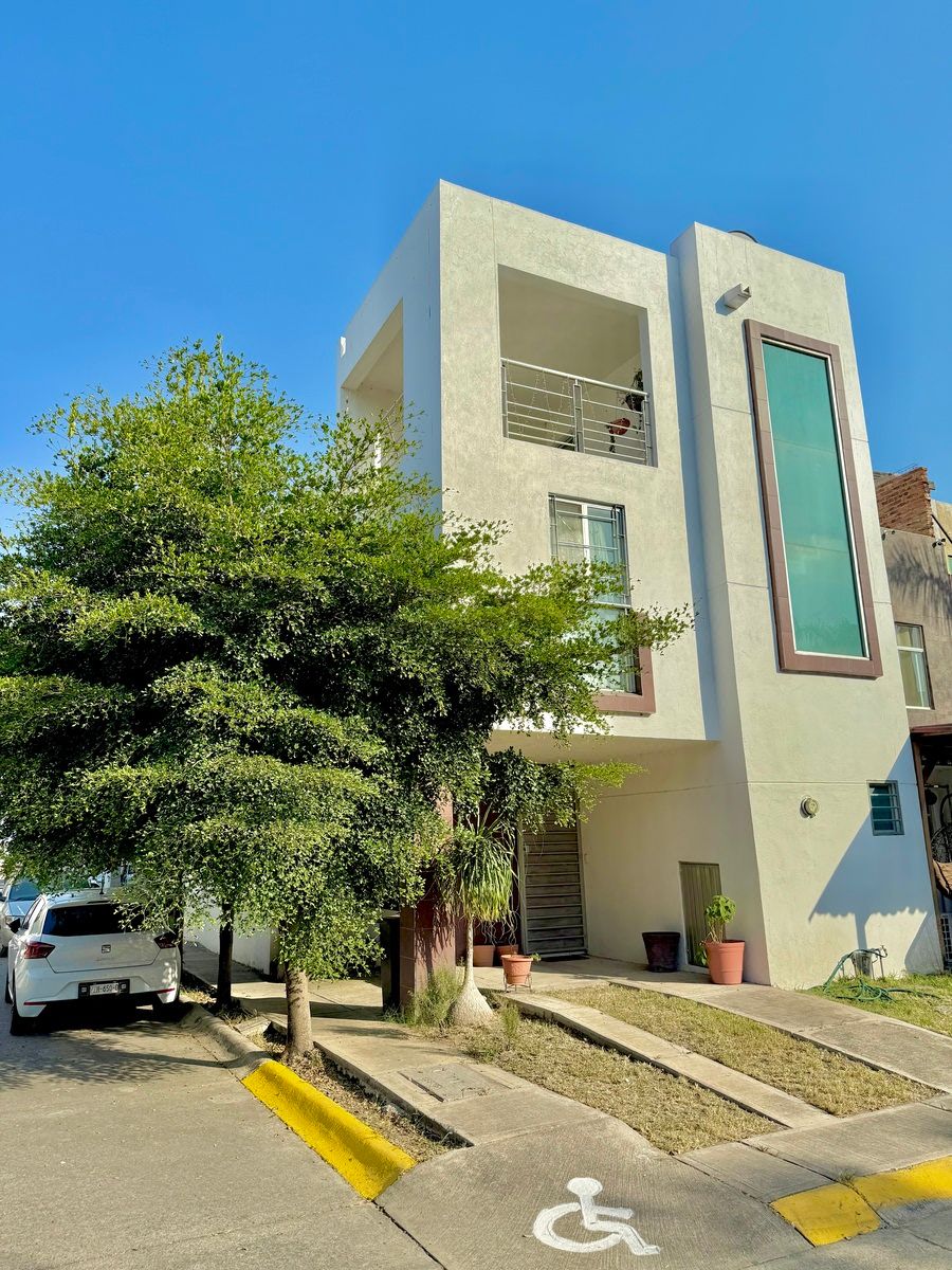 🏠 HOUSE FOR SALE 🏠 3 LEVELS IN VILLAS DE SAN MARTIN 🏡 - foto 3