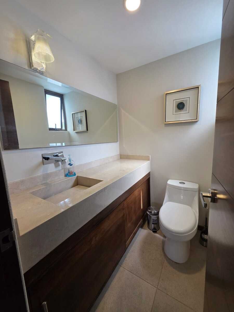 3 de 33: baño visitas