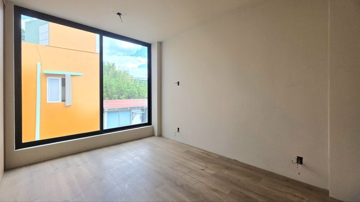 1 of 13: Rec. secundarioa, ahi tendra BALCON corrido.