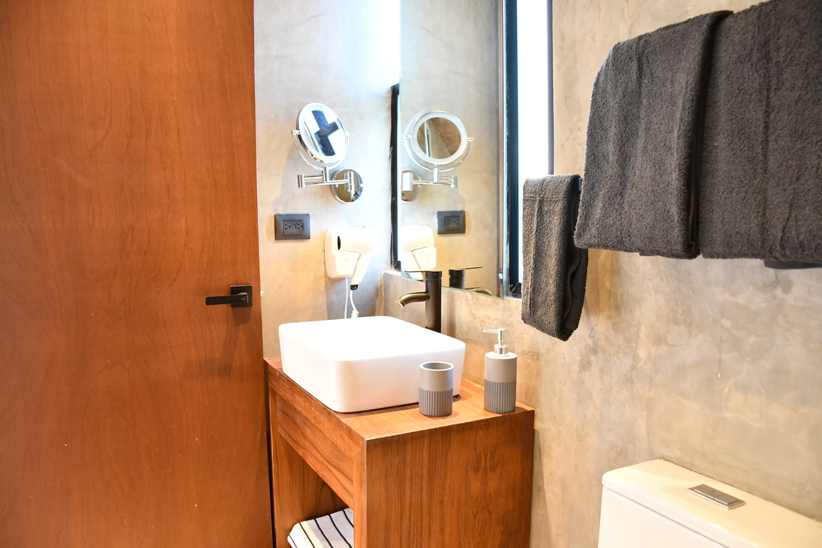 9 de 23: Vista de Baño Completo - Planta Baja