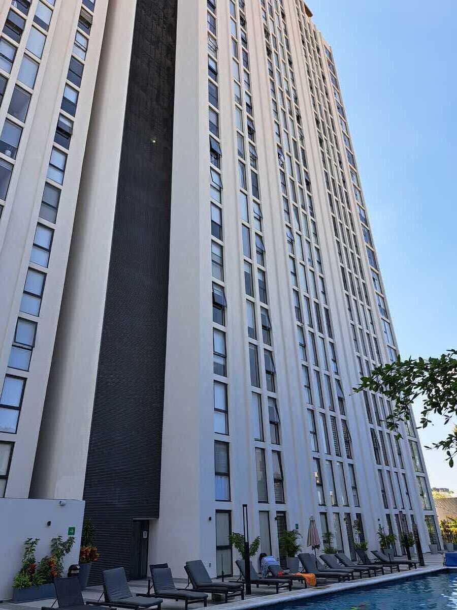 2 of 39: Fachada principal