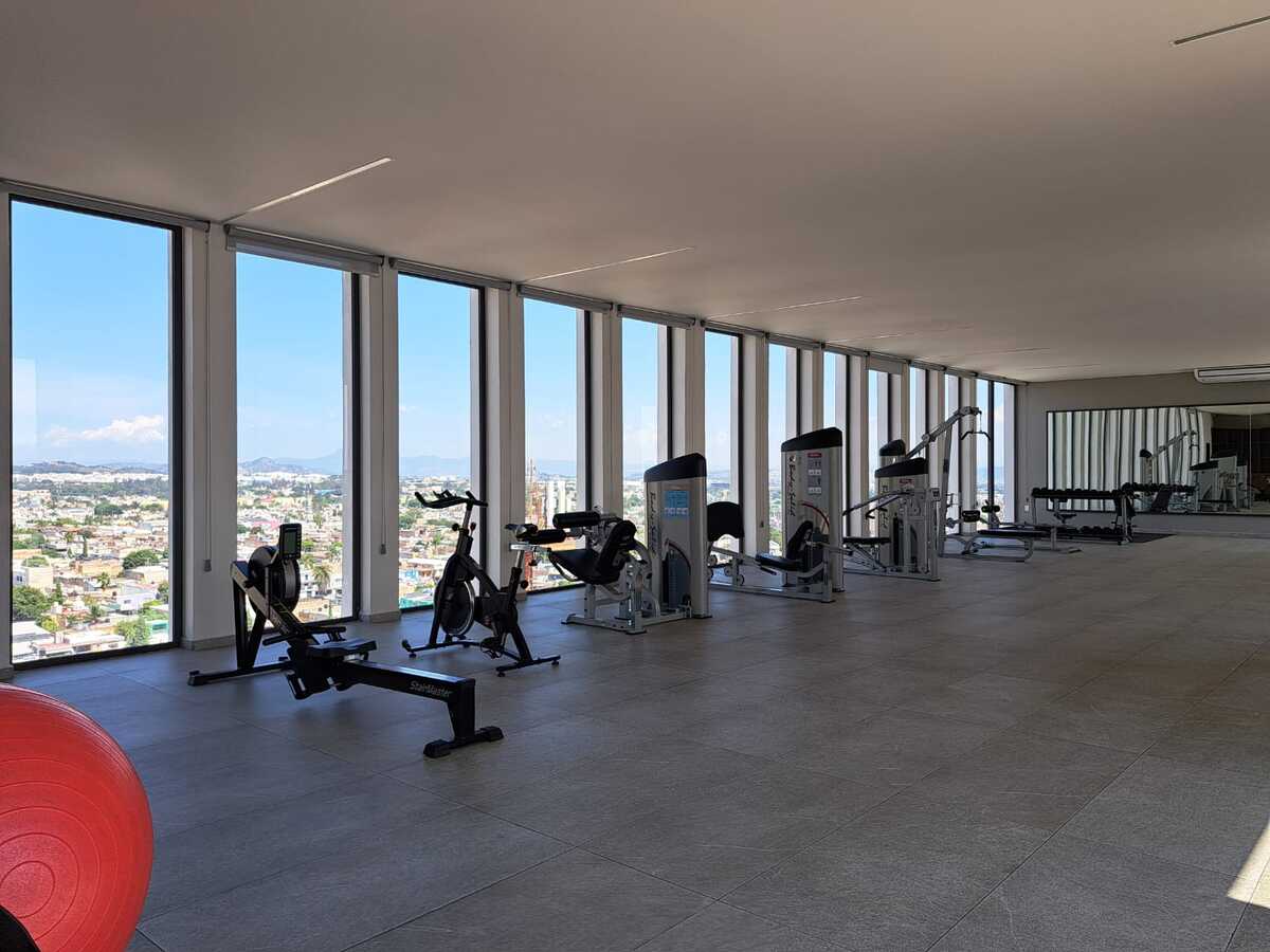 14 of 39: Gym vista panorámica