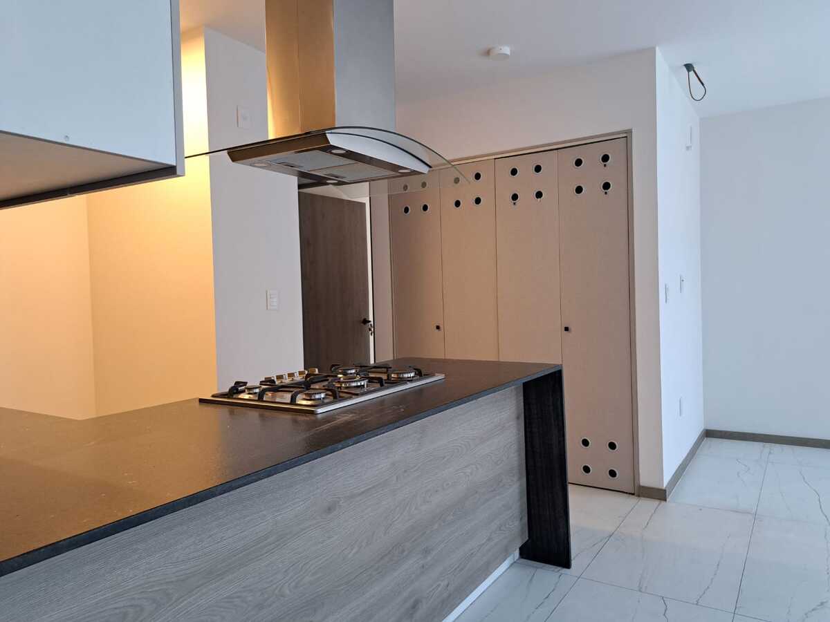 18 of 39: Amplia Alacena