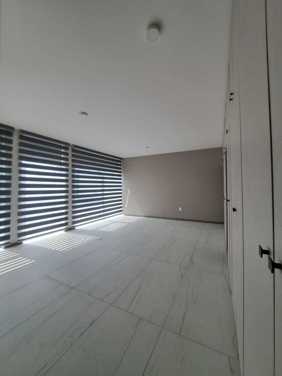 20 of 39: Amplia Recámara principal