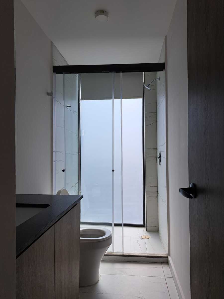 26 of 39: Baño Recámara Principal