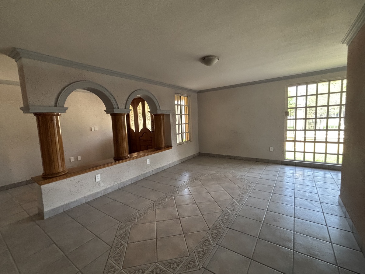 4 of 14: Sala-estancia