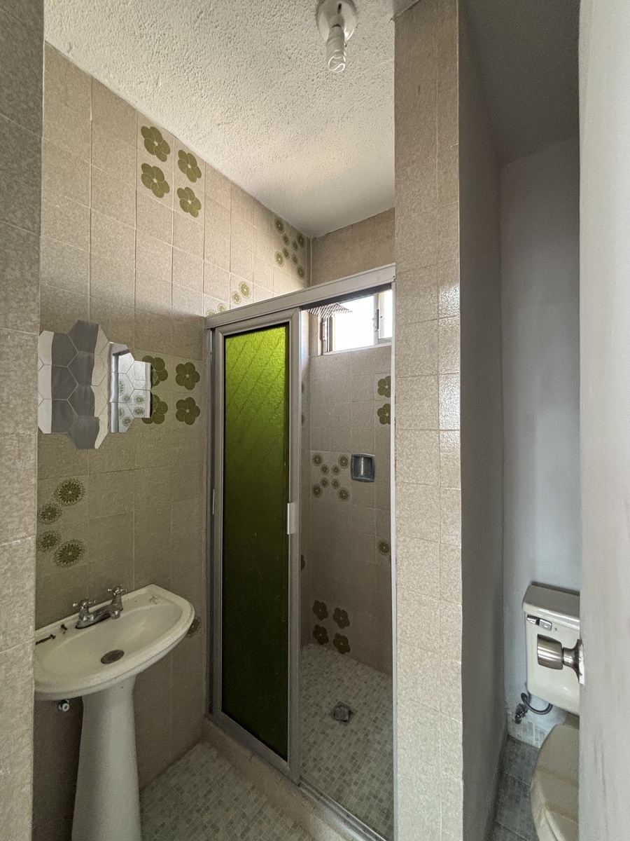 13 of 14: Baño departamento