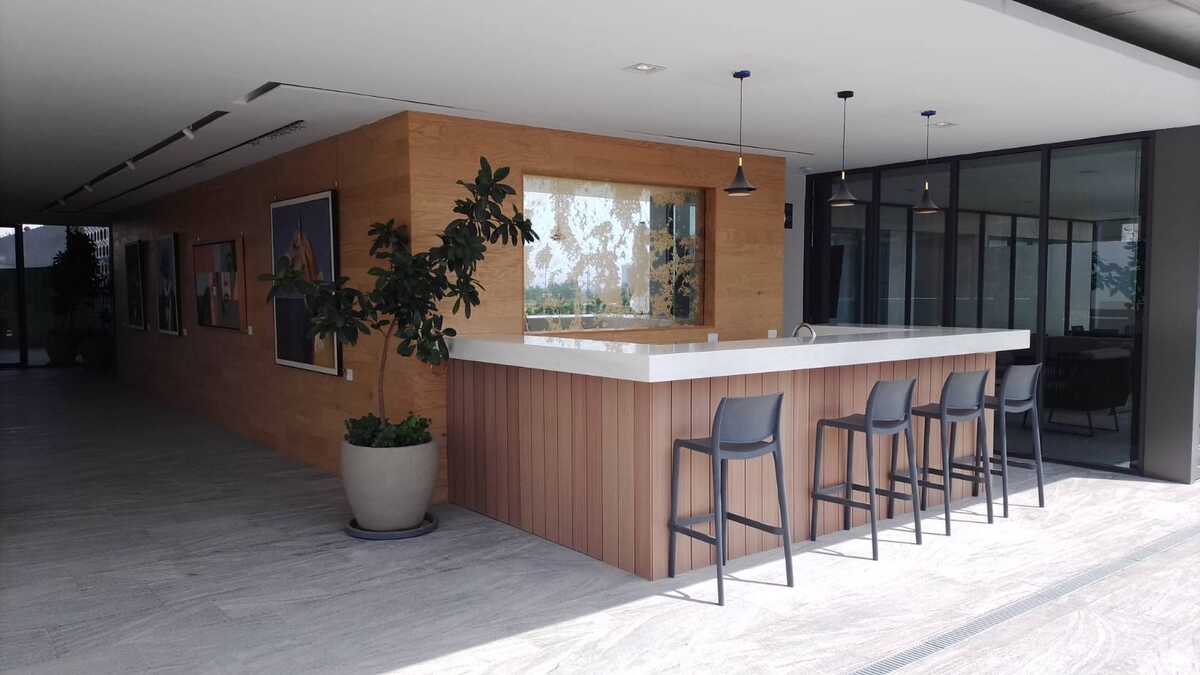 10 of 36: Bar Área Alberca