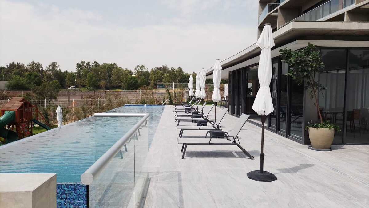 11 of 36: Alberca tipo Infinity